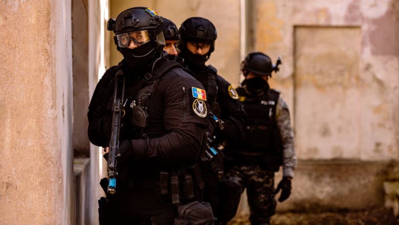 Bilanţul Operaţiunii „Jupiter 5”: Măsuri asigurătorii de peste 140 de milioane de lei, 300 de dosare penale, zeci de arme confiscate