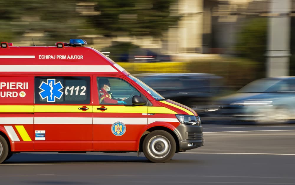 Zeci de persoane s-au simţit rău după ce au participat la nunta fiului unui fost comisar de poliție, în Iaşi. Zece au fost spitalizate