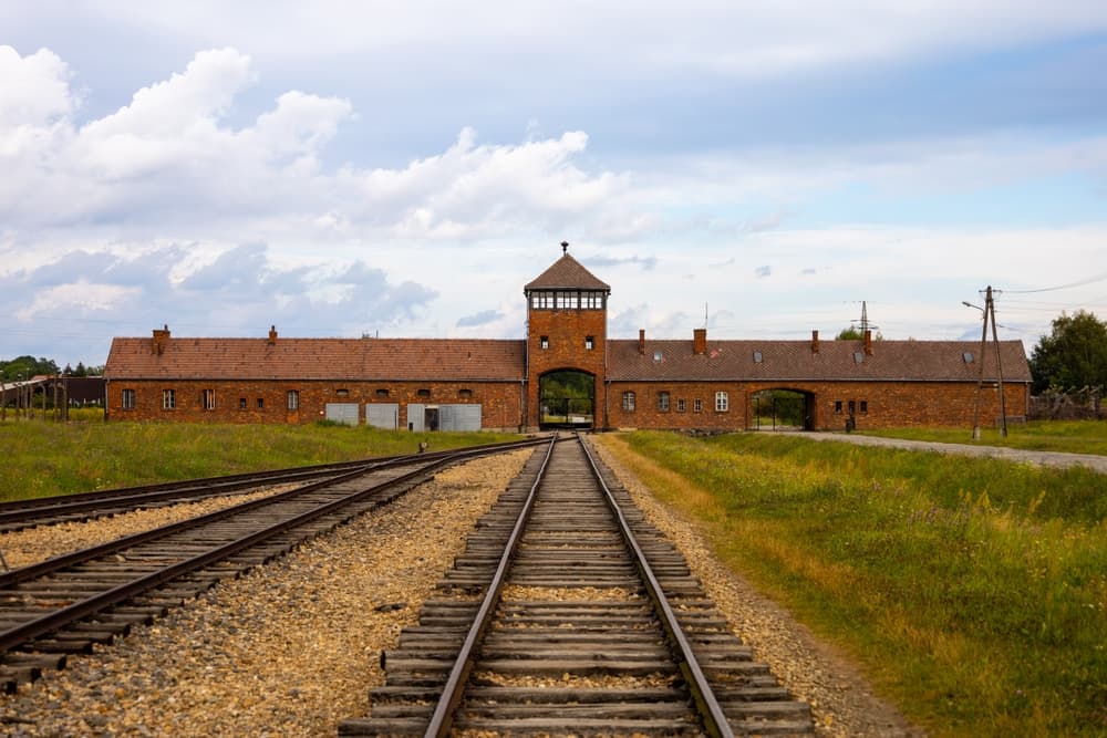 Un polițist german a fost condamnat de către o instanță să viziteze obligatoriu Memorialul Auschwitz. Motivul din spatele deciziei