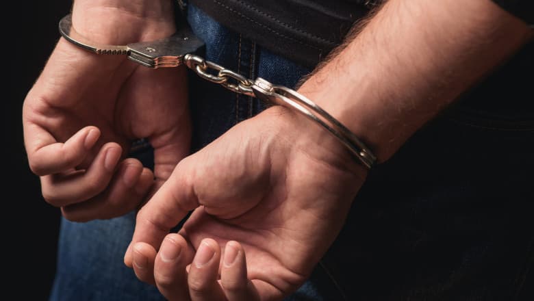 Un fost primar al Iaşiului, condamnat la aproape 20 de ani de închisoare pentru viol şi agresiune sexuală, a fost prins în Italia