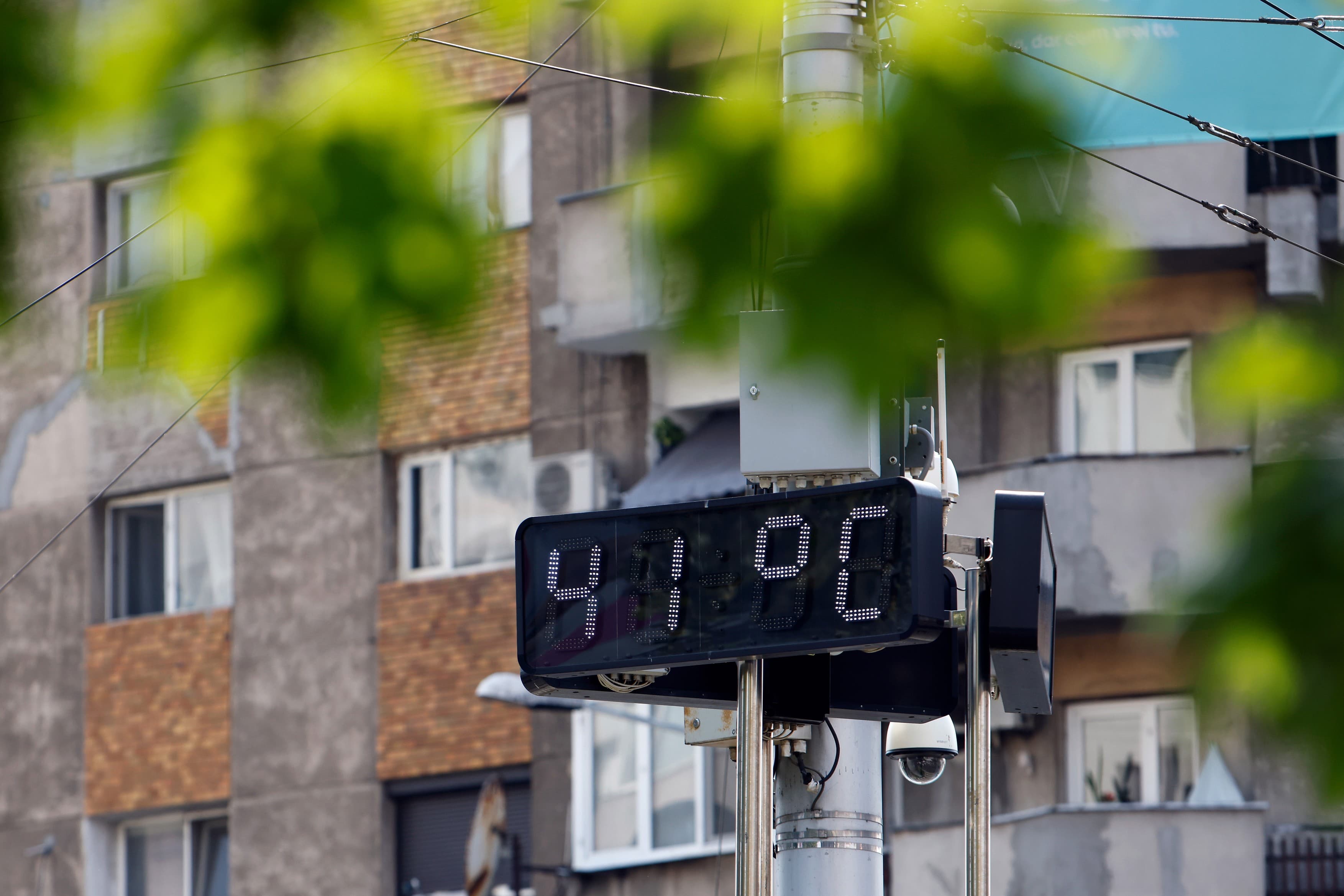 Temperaturi sufocante în aproape toată țara: ANM extinde codul roșu de caniculă. Unde vor fi 41 de grade - HARTĂ