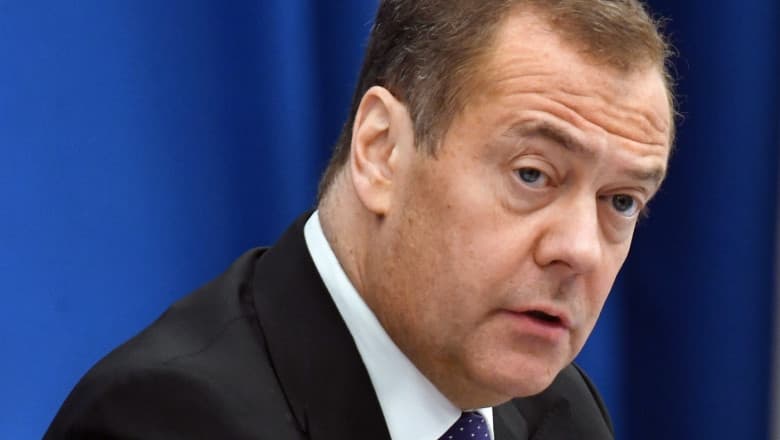 Dmitri Medvedev a fost numit redactor-șef al noilor manuale școlare rusești