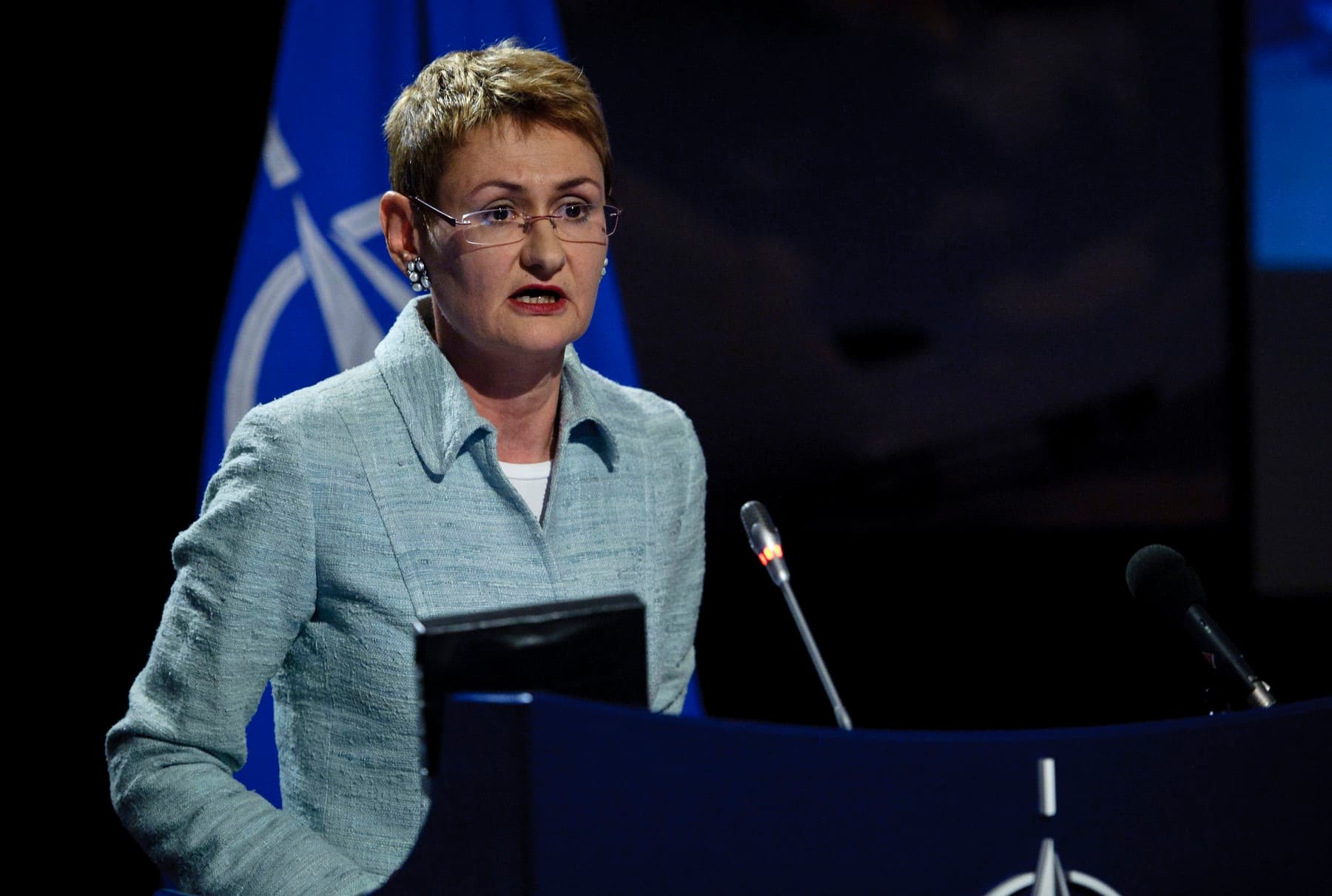 Oana Lungescu, fostă purtătoare de cuvânt NATO: mesajele confuze venite de la Casa Albă nu ajută. „Încrederea a fost erodată de Trump”