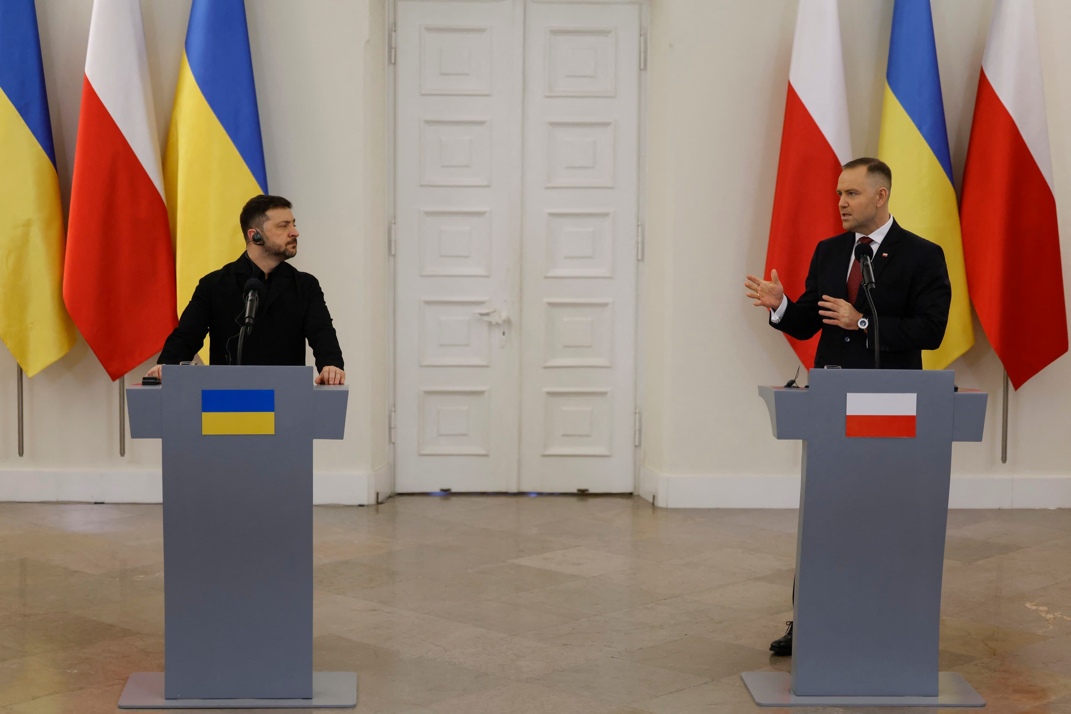 Tensiuni între Polonia și Ucraina din cauza unei dispute istorice. Kievul denunţă o „eroare strategică” şi o decizie „dispreţuitoare”