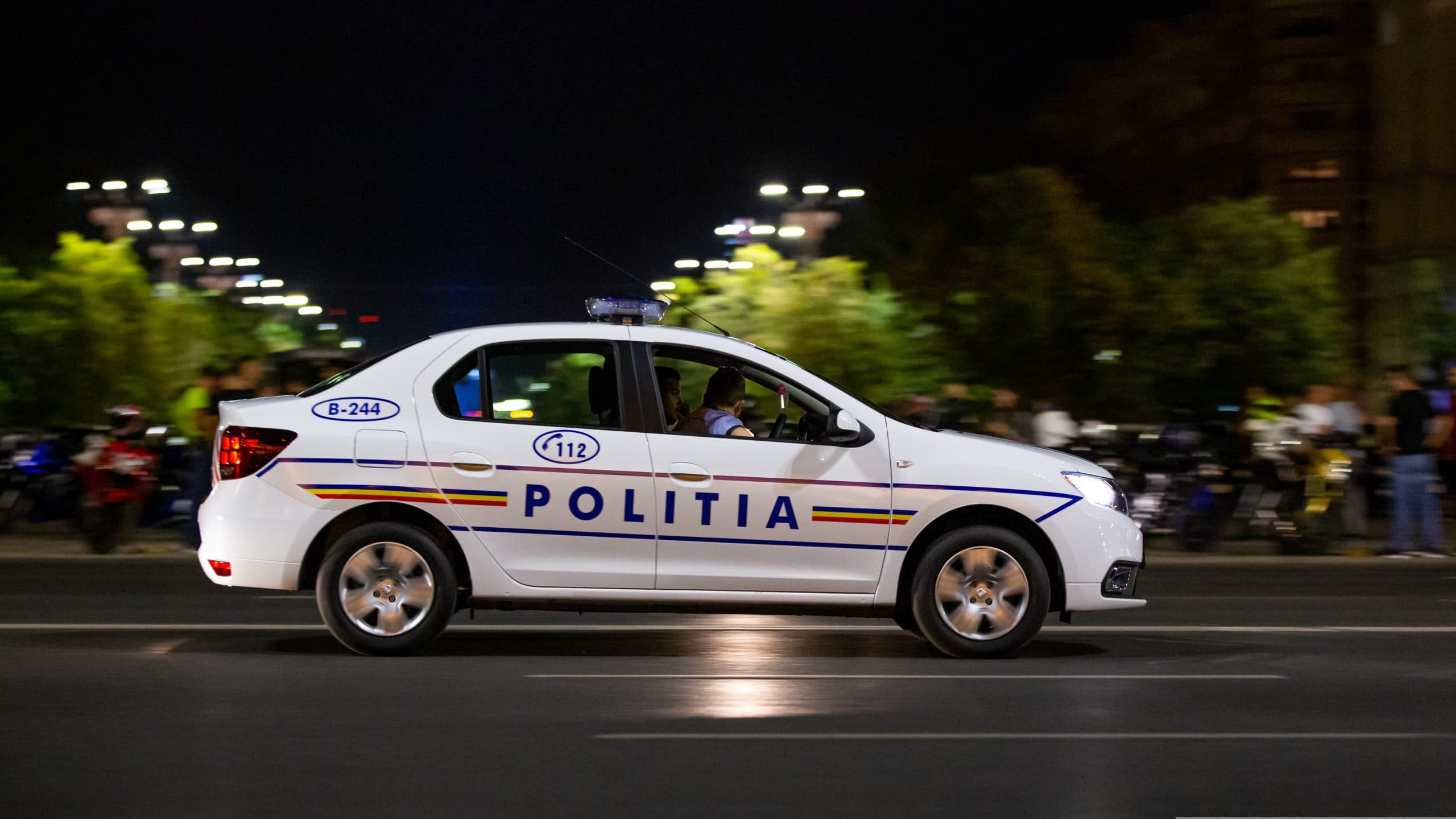 Femeie găsită moartă, după ce maşina pe care o conducea a derapat şi a lovit două autoturisme, pe o stradă din Ploieşti