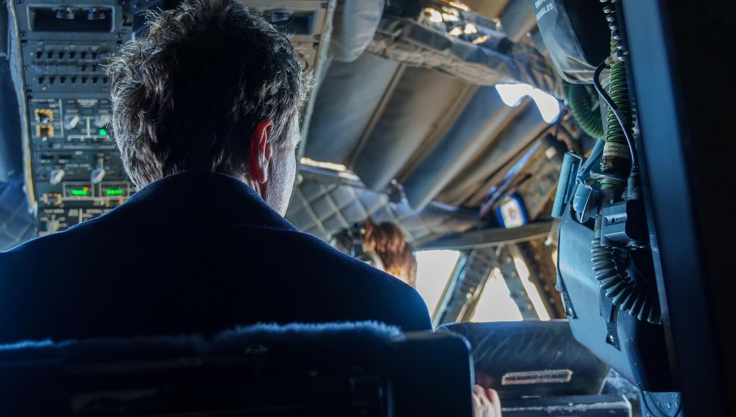 Avionul Spartan folosit de Nicuşor Dan în deplasări externe are de acum comunicaţii permanente în timpul zborului