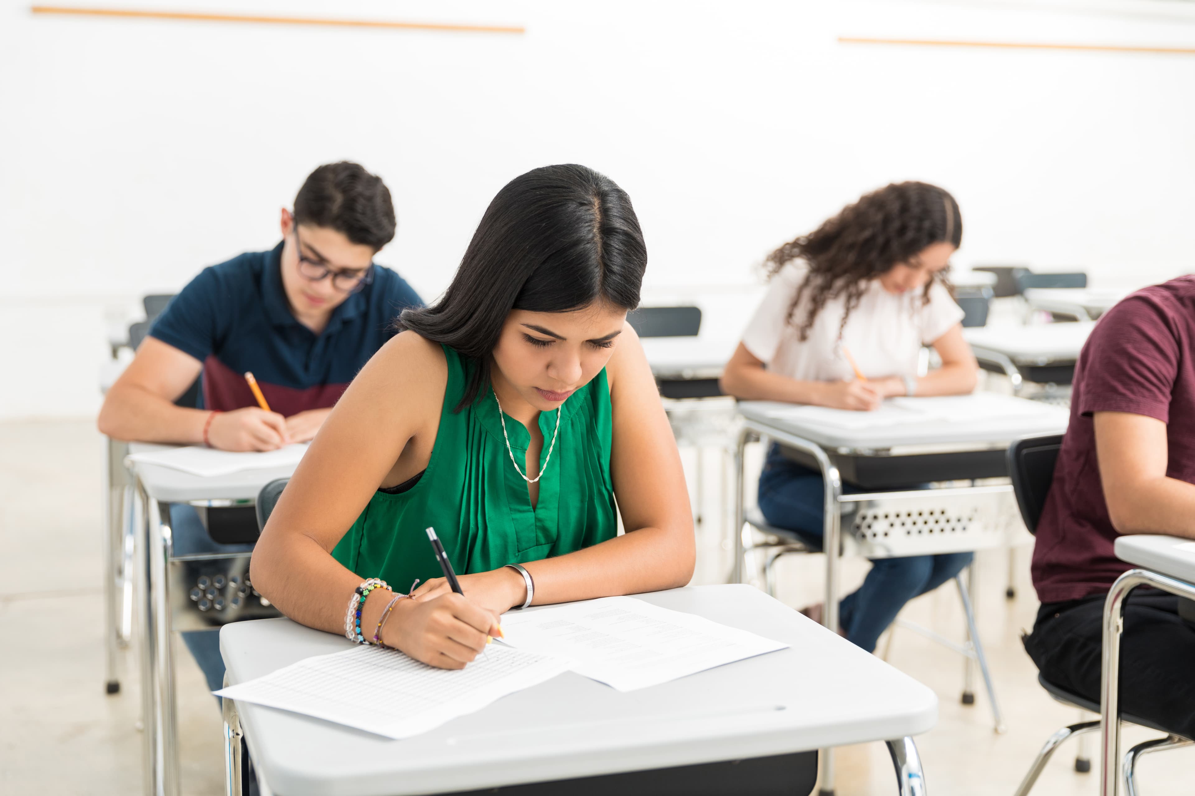 Simulările Evaluării Naționale și Bacalaureatului, în pericol: 73.000 de profesori refuză să participe. Reacția ministrului Educației