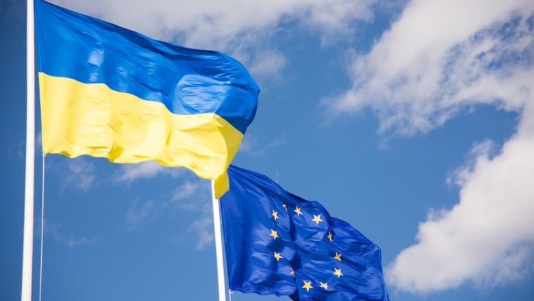 UE a aprobat oficial împrumutul pentru Ucraina și noul pachet de sancțiuni împotriva Rusiei. Reacția lui Zelenski: „O zi importantă”
