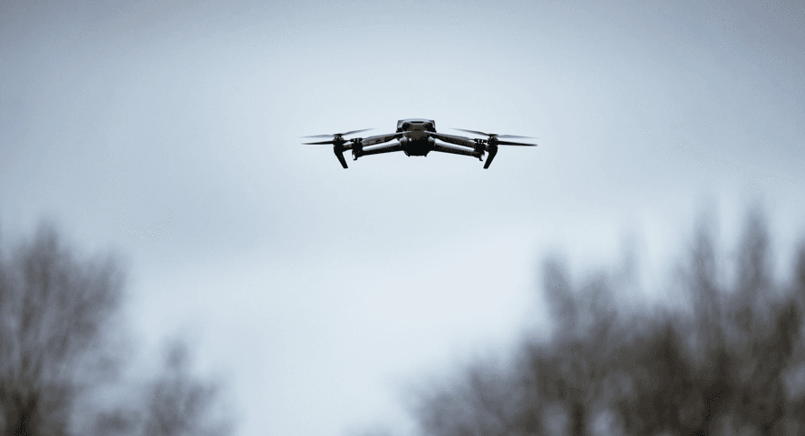 Drone suspecte raportate în regiunea capitalei finlandeze. Traficul pe aeroportul din Helsinki a fost suspendat