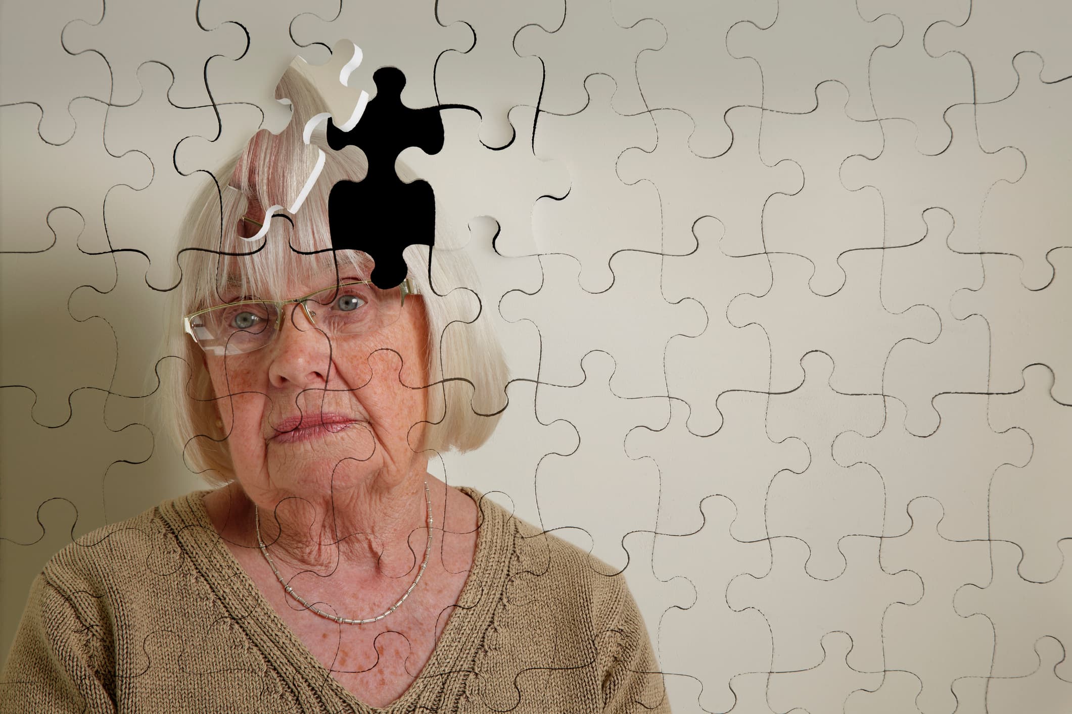 Cercetătorii au descoperit un factor care declanşează boala Alzheimer şi cum poate fi neutralizat