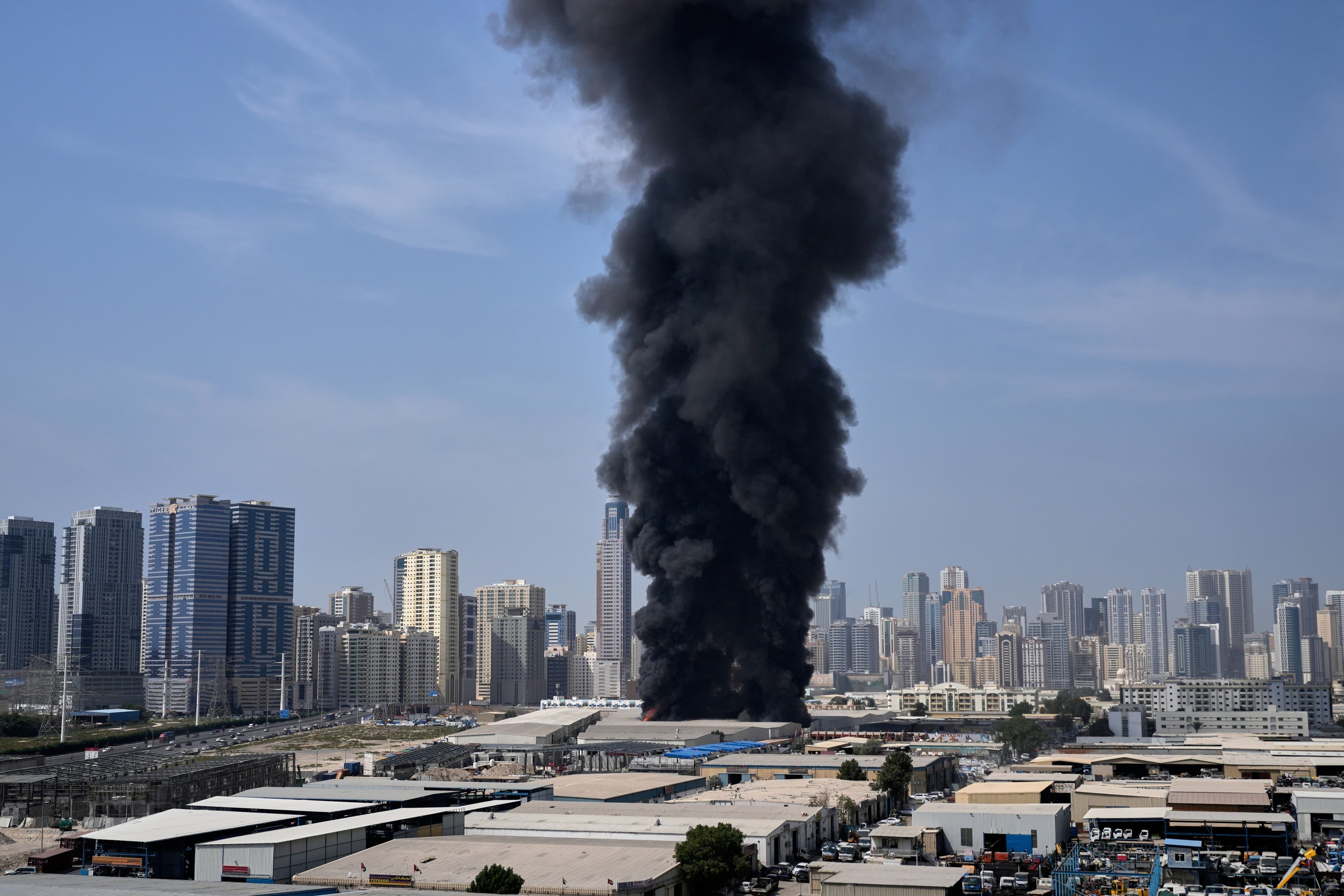 Sectorul imobiliar din Dubai începe să arate semne de slăbiciune. Tranzacțiile, la jumătate față de luna trecută (Reuters)