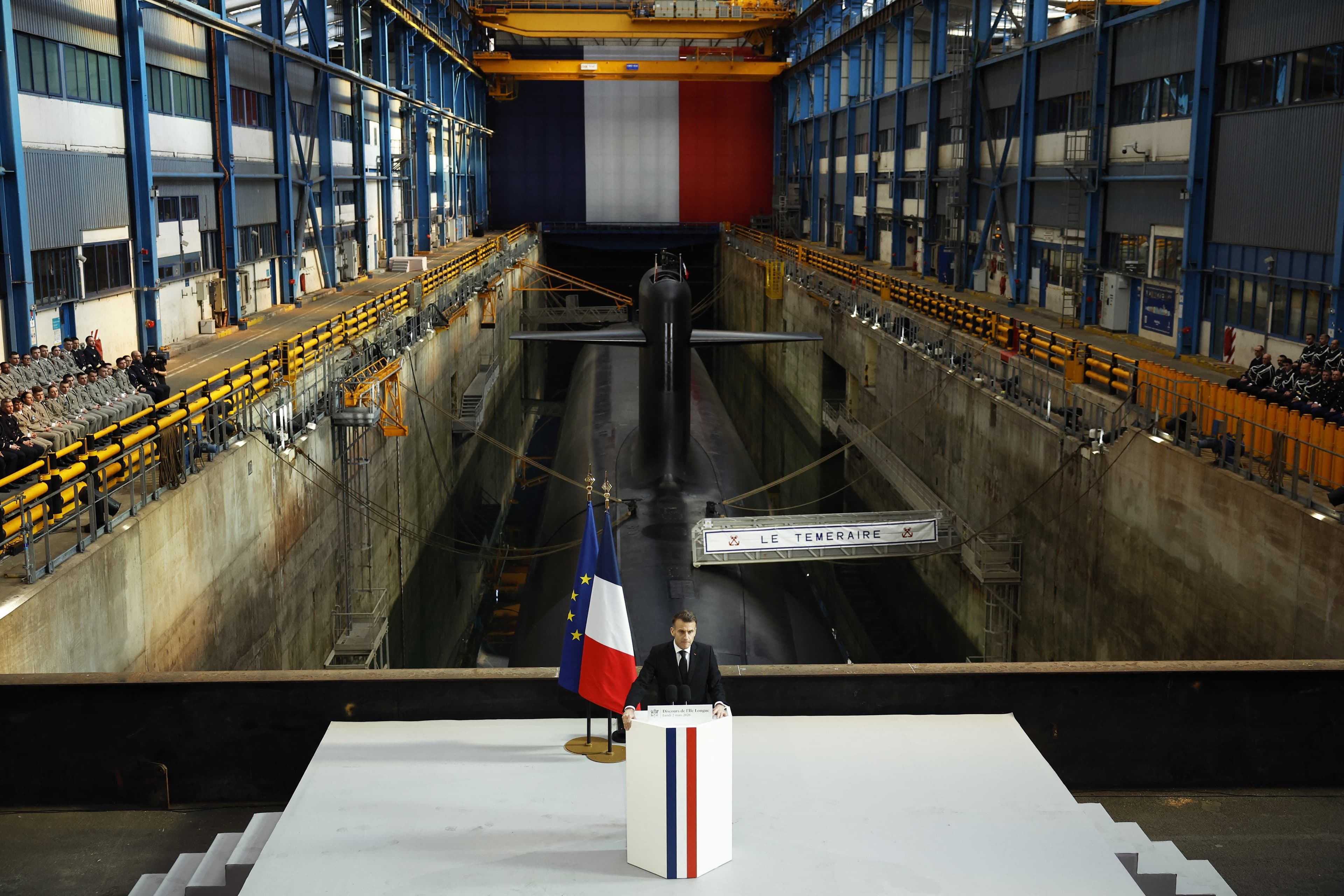 Pariul nuclear fragil al lui Macron: „Planul B” pentru Europa, dacă SUA se retrag din NATO, depinde de votul popular al francezilor