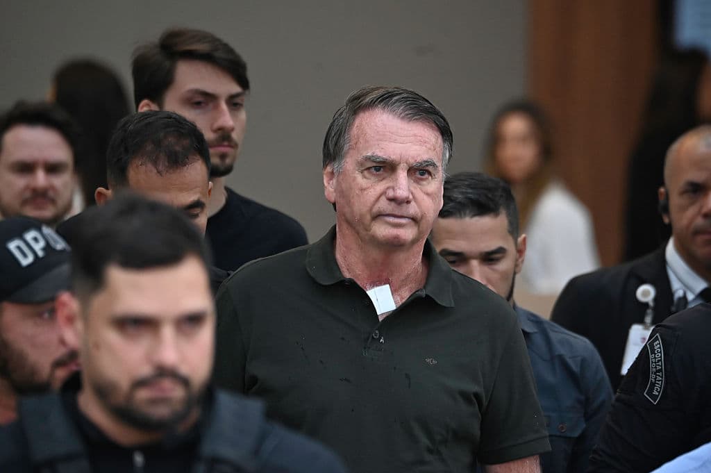 Bolsonaro, externat şi transferat la reşedinţa sa, la Brasilia, pentru a-şi ispăşi, în mod temporar, pedeapsa în arest la domiciliu