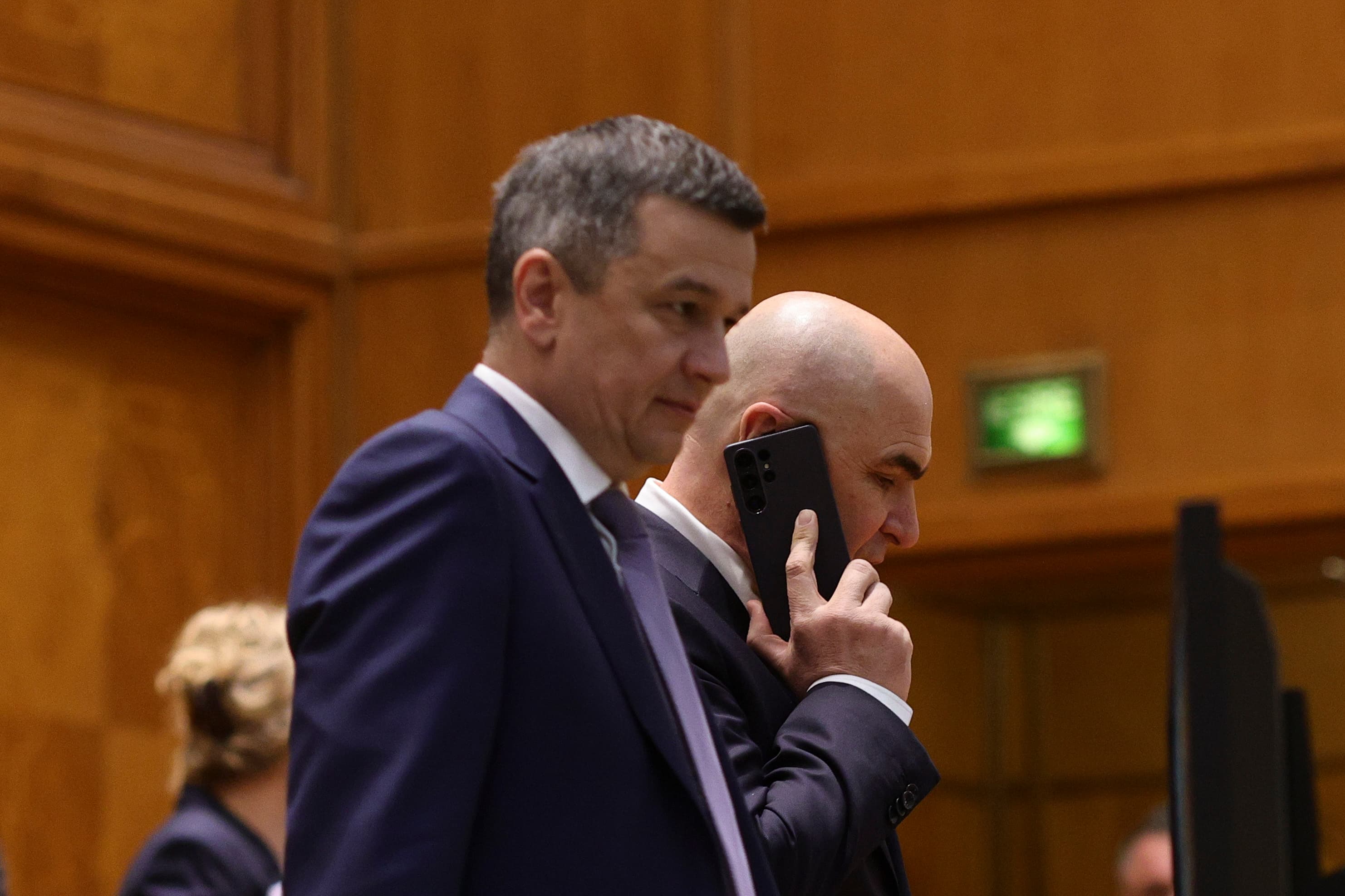 Ilie Bolojan a criticat dur PSD, înainte de votul partidului privind susținerea guvernării, și l-a acuzat că face un joc dublu: “Putem spune că zarurile au fost aruncate. S-ar dori un premier marionetă și un PNL obedient. Nu voi demisiona”.