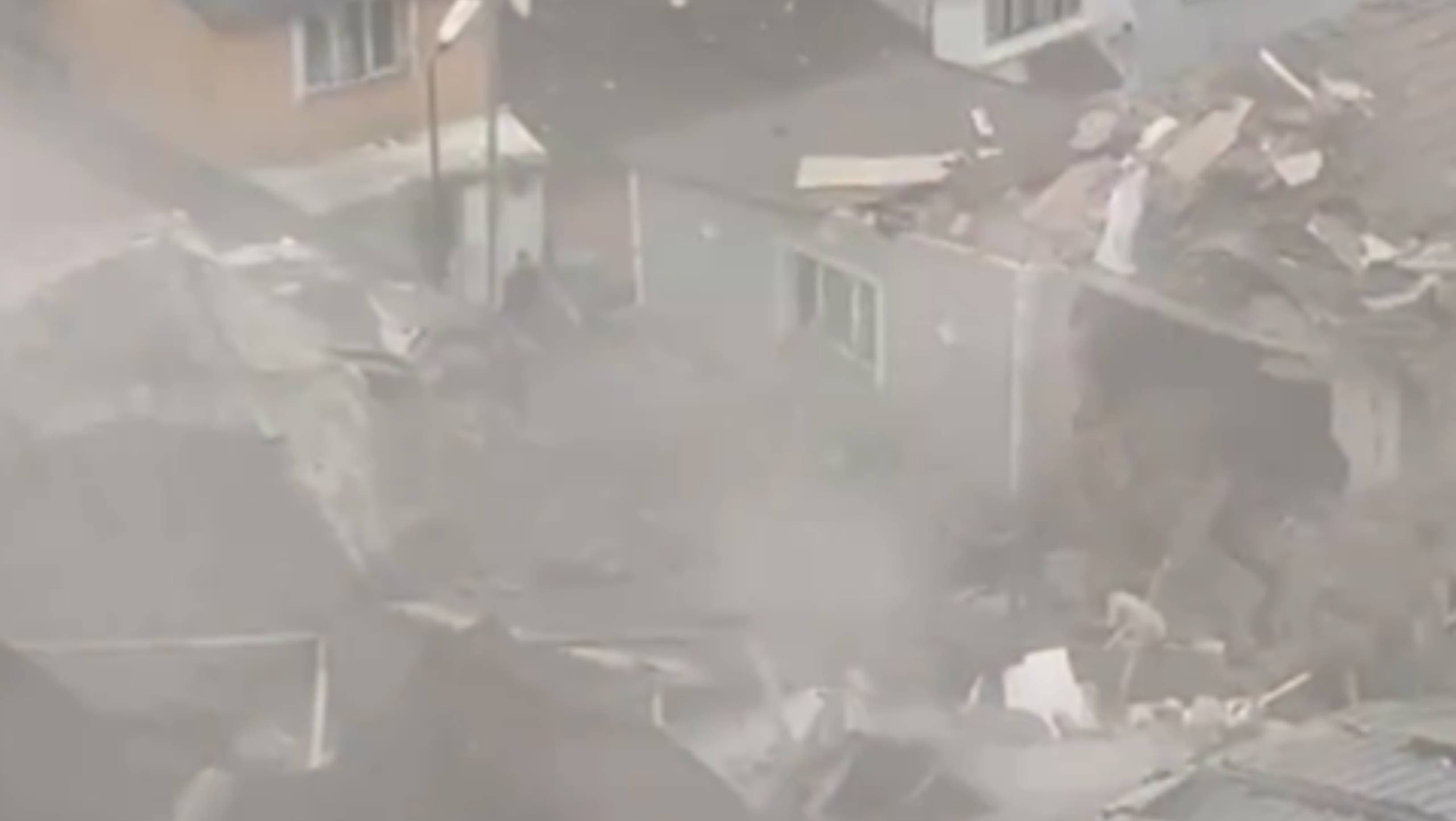 Explozie într-un district al Istanbulului: două clădiri s-au prăbușit, trei oameni au fost duși la spital