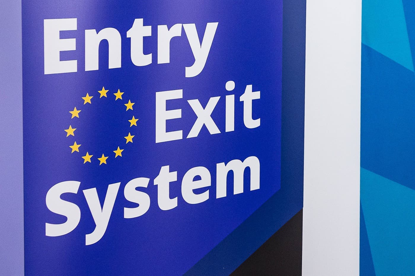 Avioanele decolează „pe jumătate goale” din cauza cozilor provocate de noul sistem de control la frontieră al UE