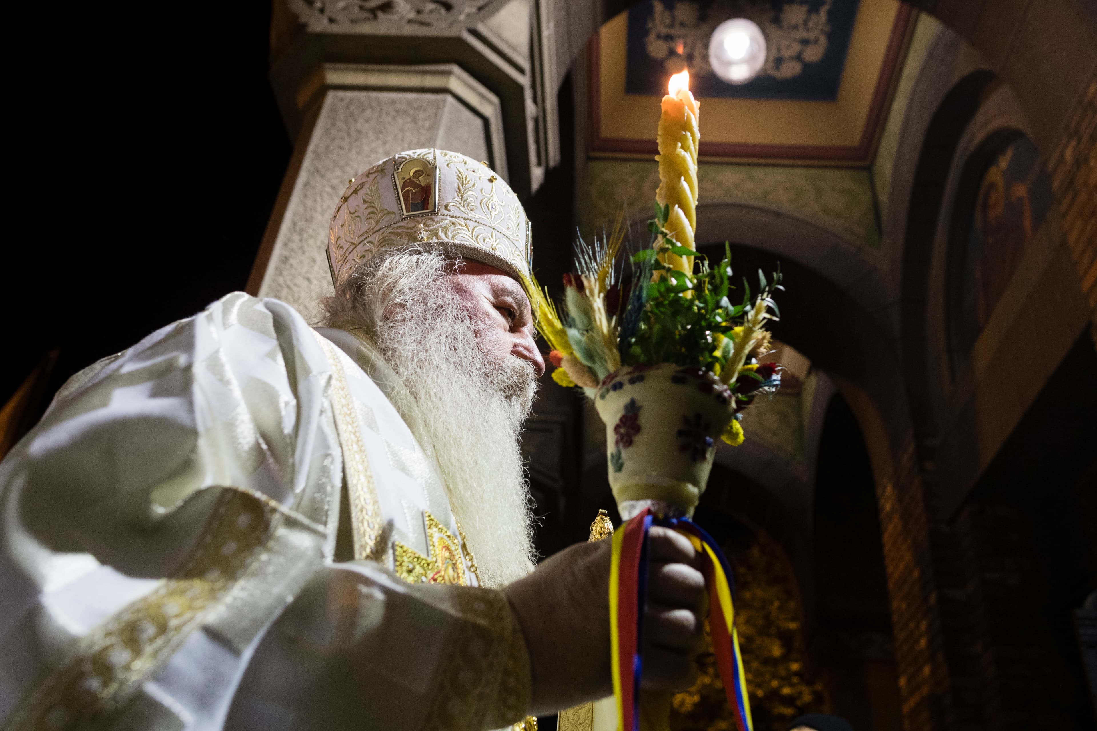 Lumina Sfântă de Paști va fi adusă în România cu o cursă specială, a confirmat reprezentantul Patriarhiei la Ierusalim