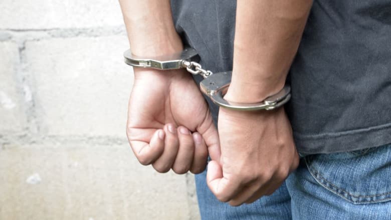 Un britanic urmărit internațional a fost prins în Neamț. Bărbatul e acuzat că a introdus în țara sa 500 de kilograme de cocaină