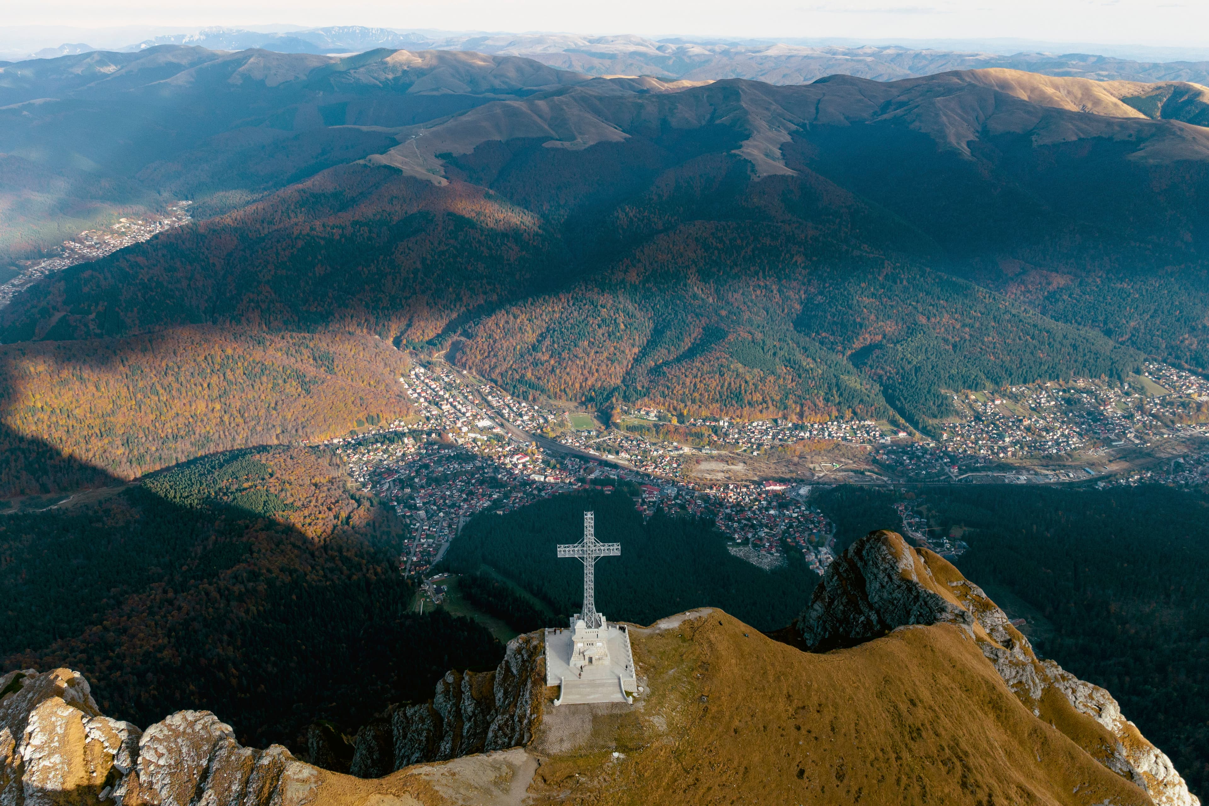 Sute de cabane şi vile din judeţele Prahova şi Braşov, libere în perioada sărbătorilor de Paşti