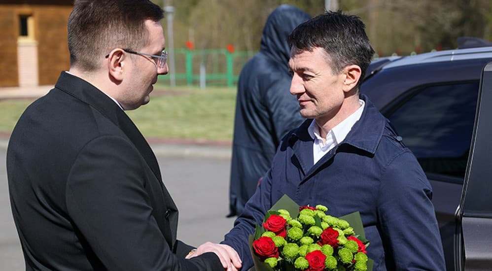 Alexandru Balan a fost întâmpinat cu flori în Belarus şi prezentat de presa de la Minsk drept „spion belarus repatriat”