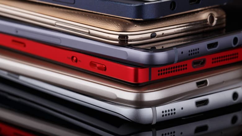 O primărie din judeţul Alba a plătit, timp de doi ani, 38 de abonamente de telefonie mobilă, în condiţiile în care avea doar 10 angajaţi
