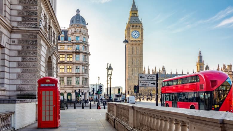 Guvernul din Marea Britanie ridică nivelul de alertă teroristă la „sever” în urma atacului antisemit de la Londra. Premierul a fost huiduit în timpul vizitei la locul atentatului