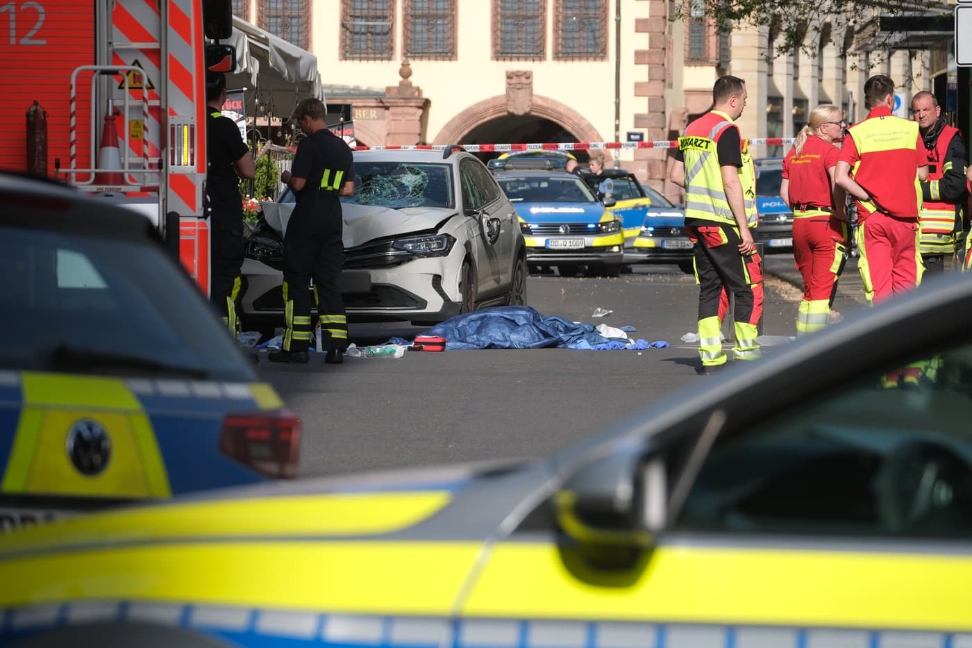 O mașină a intrat într-un grup de persoane în orașul german Leipzig. doi morți și mai mulți răniți
