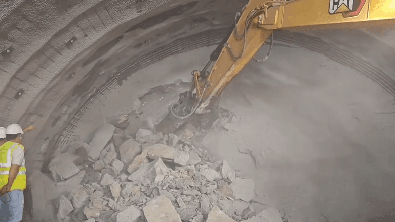 Prima galerie a tunelului Robești de pe Autostrada Sibiu–Pitești a fost străpunsă. Care este progresul lucrărilor