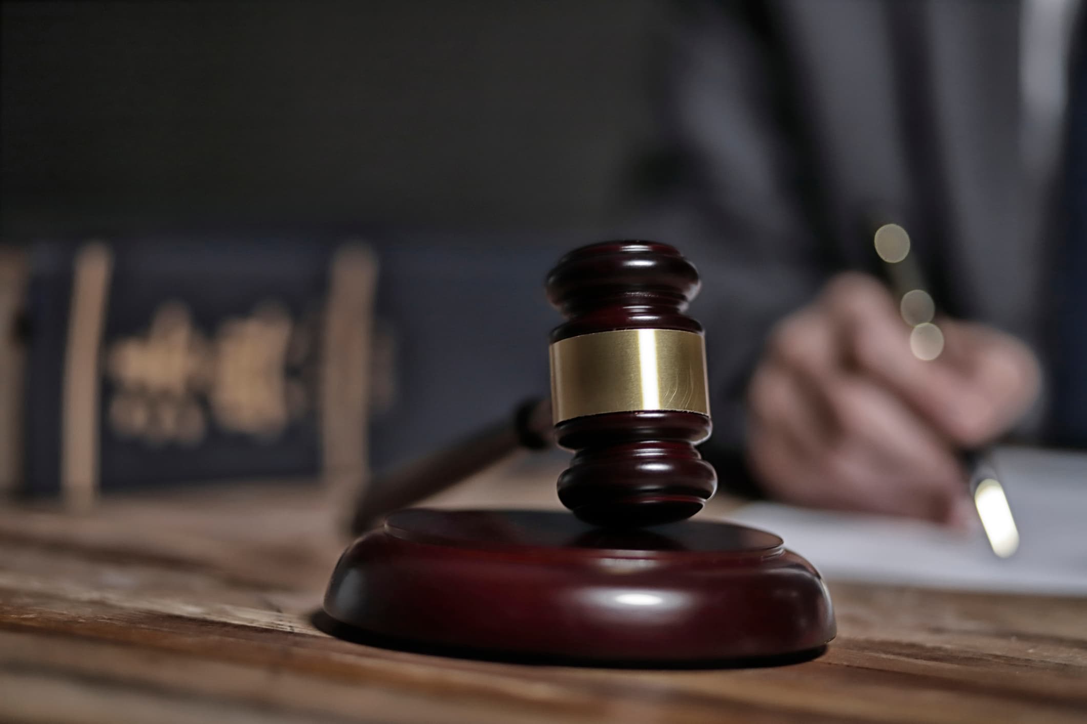 Activitatea în instanţe şi parchete, blocată azi între orele 08.00 şi 12.00: angajații din Justiție, nemulțumiti de legea salarizării