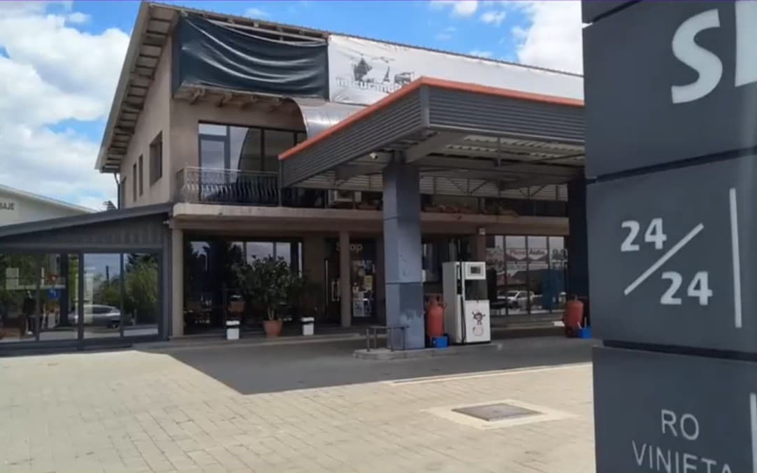 Jaf la o benzinărie din Galați. Hoții au tăiat cablurile de electricitate pentru a opri alarma și camerele de supraveghere