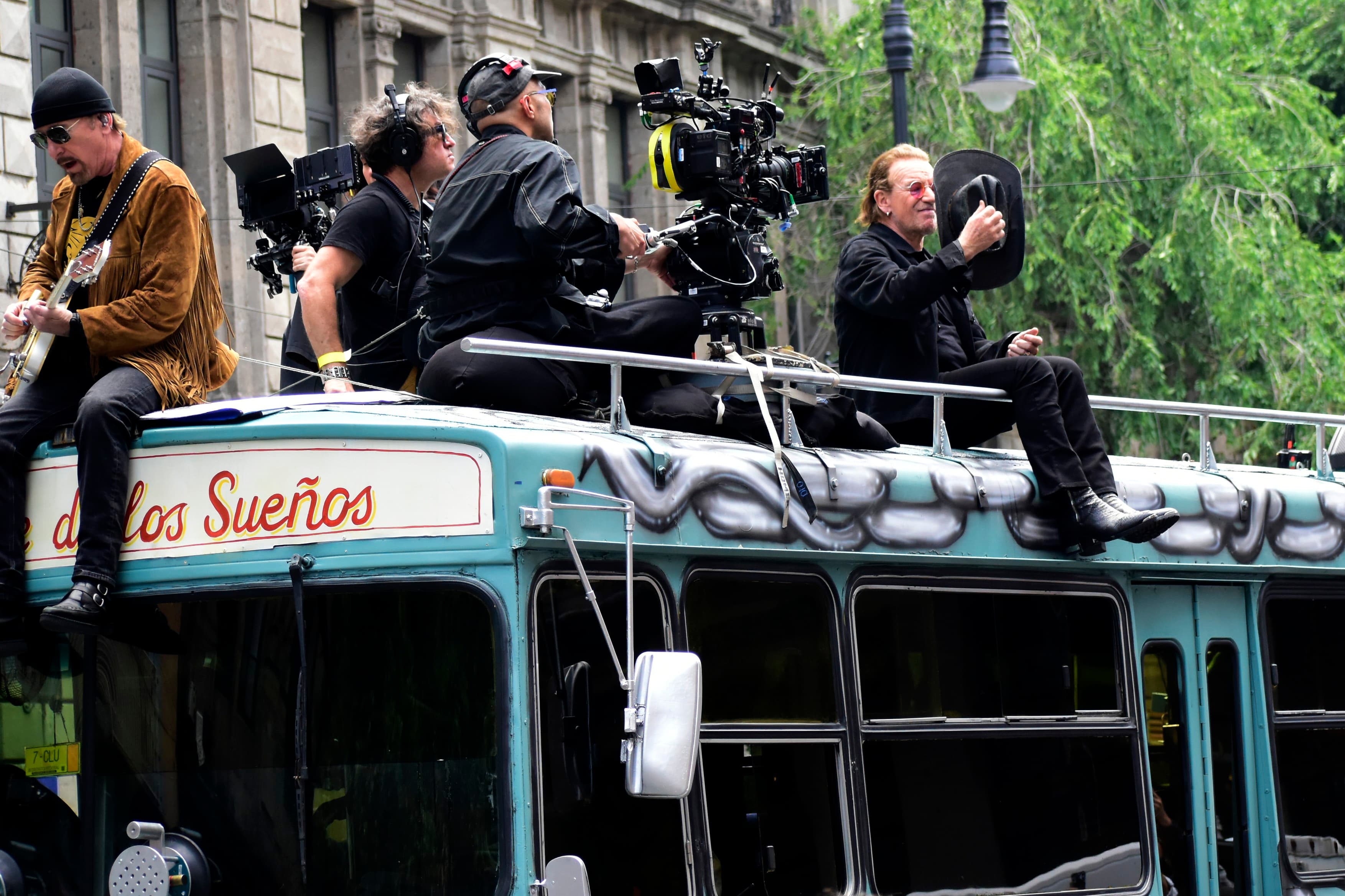 U2, spectacol pe străzile din Mexico City pentru filmările noului single al trupei „Street of Dreams”
