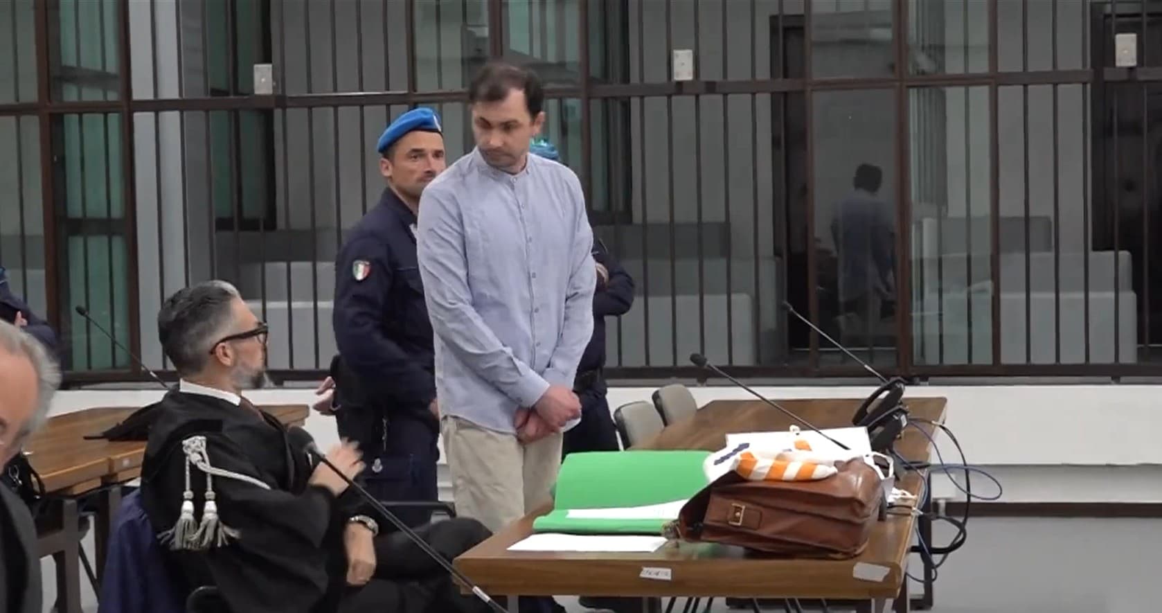 Român condamnat la închisoare pe viață în Italia. În primele 18 luni va sta în izolare