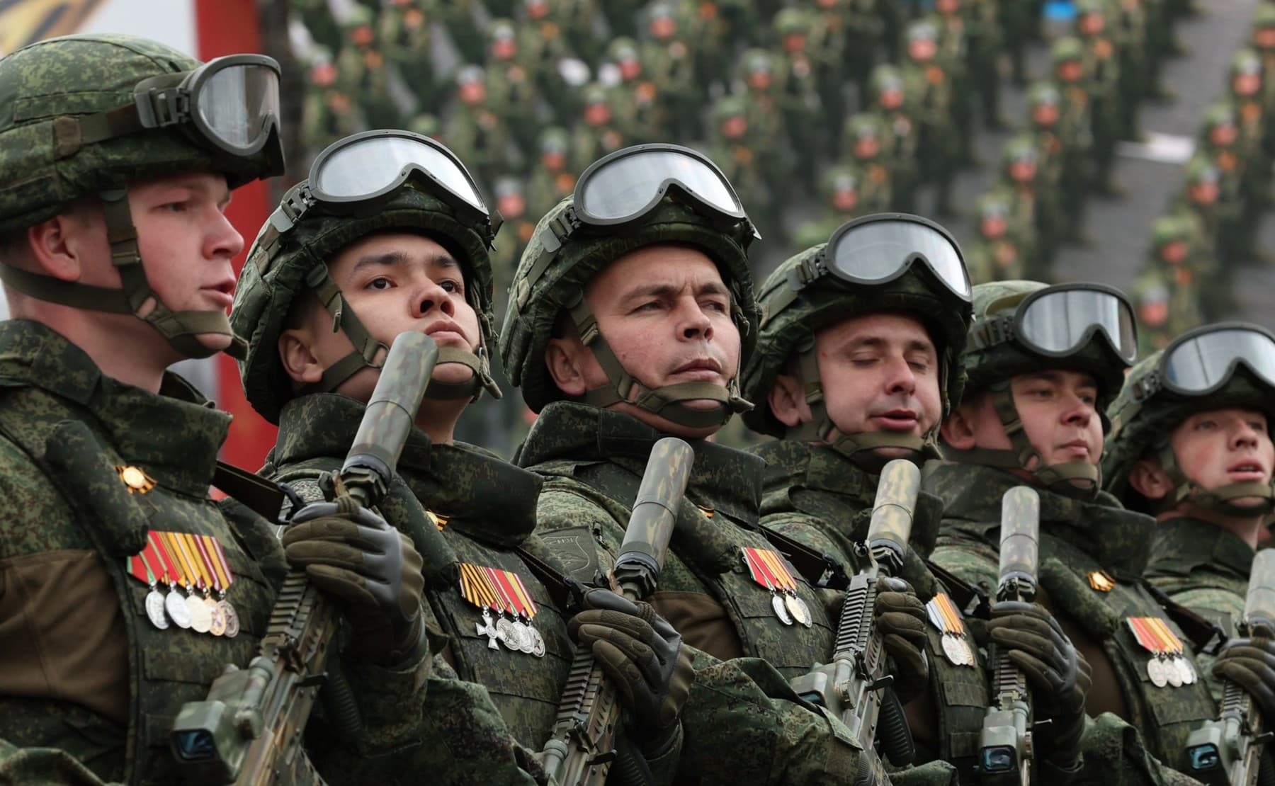 Rusia caută soldați pentru Ucraina: razii ale poliției militare în centrul țării. „Nu ne dau nici cinci minute să ne luăm rămas bun”