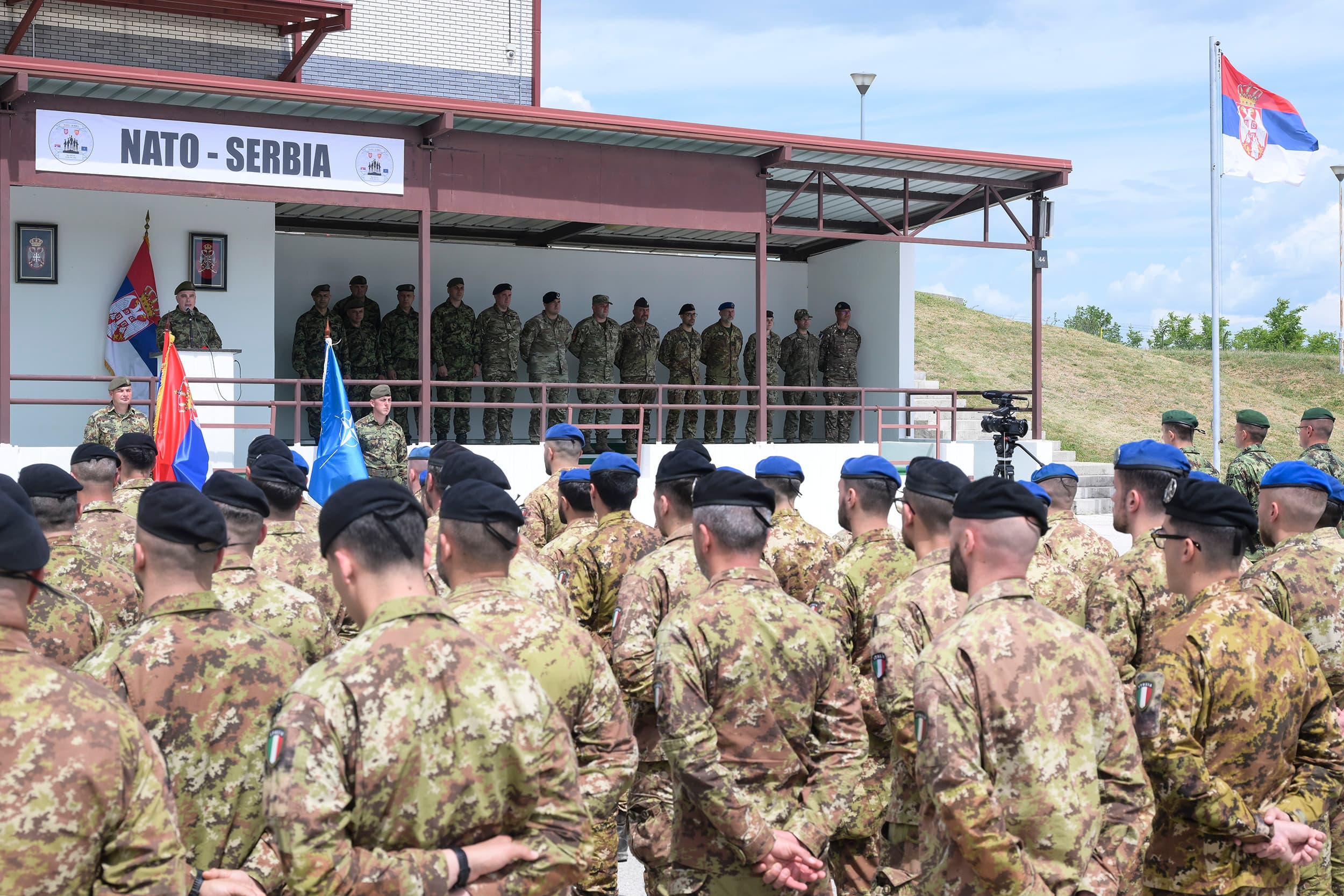 Premieră: Serbia şi NATO desfăşoară exerciţii militare comune pe teritoriul țării bombardate de aliați în războiul din Kosovo