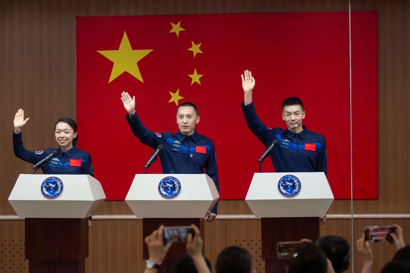 China trimite, pentru prima dată, un astronaut în spațiu care va petrece un an întreg pe orbită