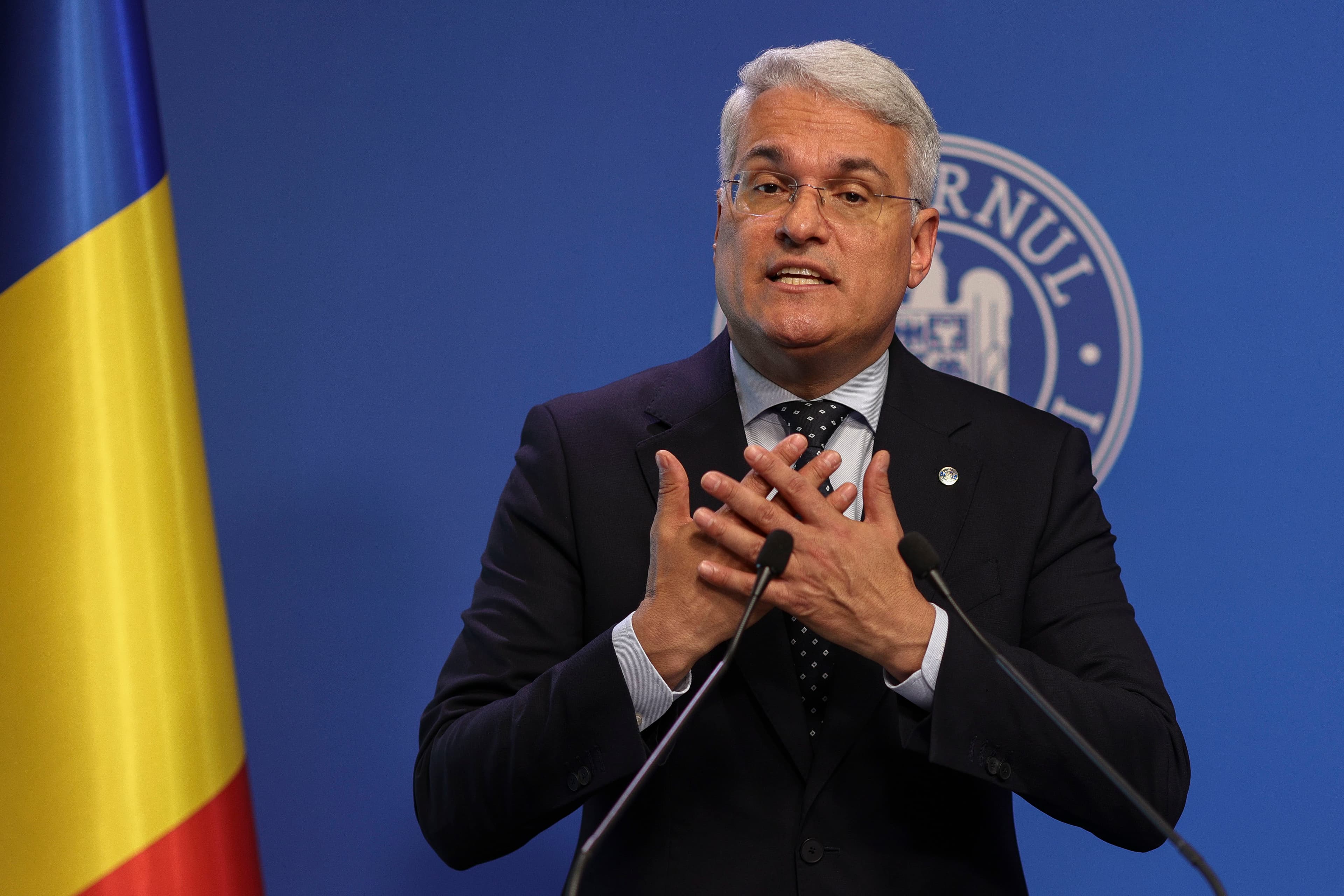 Cazul azilelor ilegale: Dragoș Pîslaru spune că Viorel Pașca a refuzat încă din 2016 să intre în legalitate. Reacția ministrului Muncii