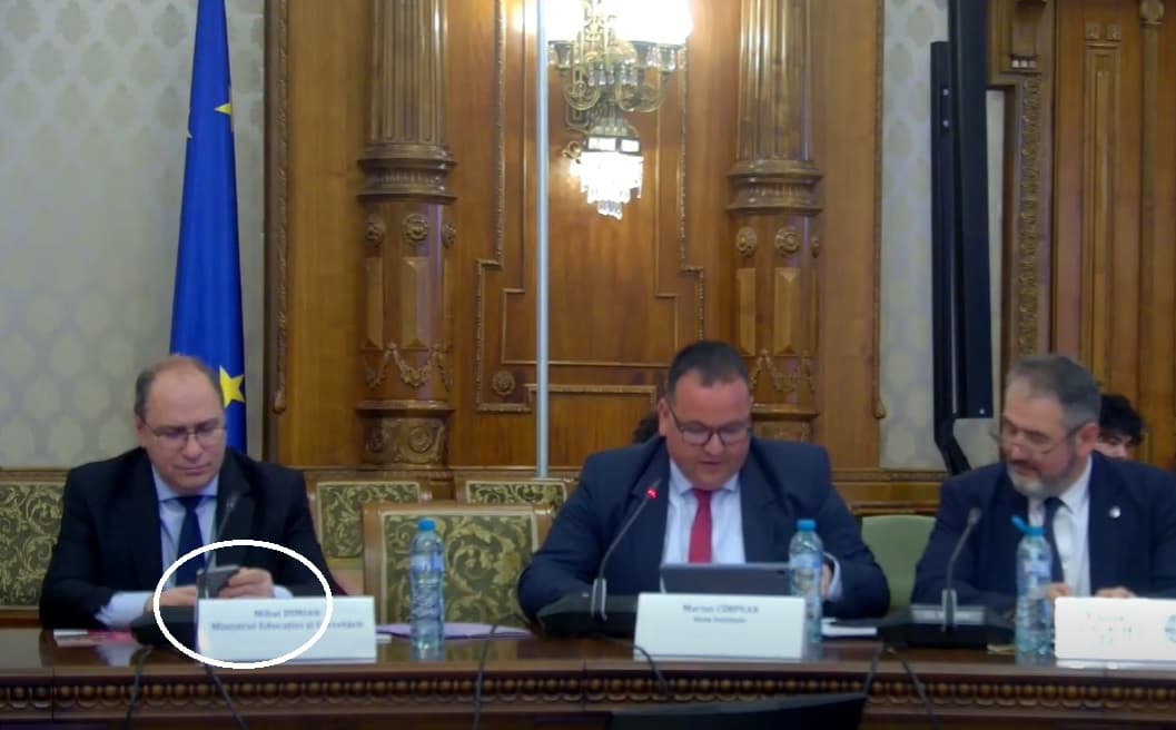 Elevă de clasa a V-a, discurs în lacrimi despre presiunea din școală, în timp ce ministrul Educației stătea pe telefon