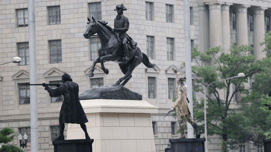 Donald Trump a reinstalat în Washington un monument dedicat unui proprietar de sclavi care fusese îndepărtat în 2020