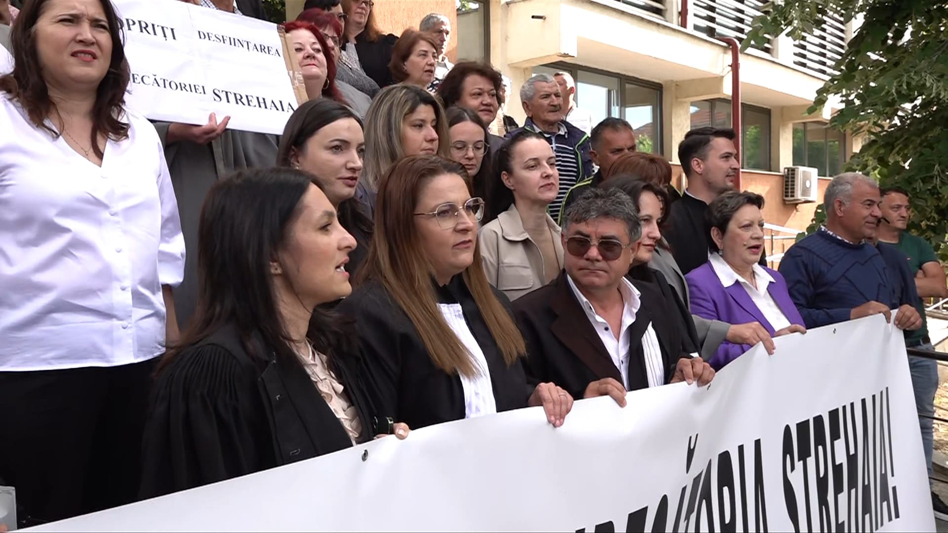 Judecătoria Strehaia riscă să fie desființată din lipsă de judecători. Protest al angajaților și localnicilor