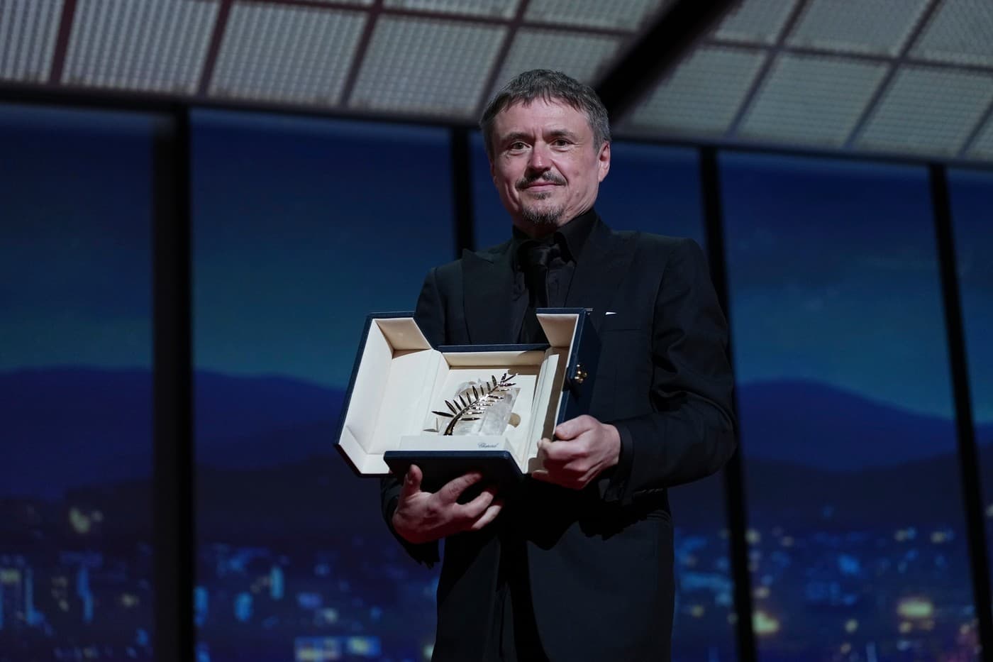 Cristian Mungiu a adus în România trofeul Palme d'Or: „Avem șanse la Oscar. Este un film care implică mult curaj”