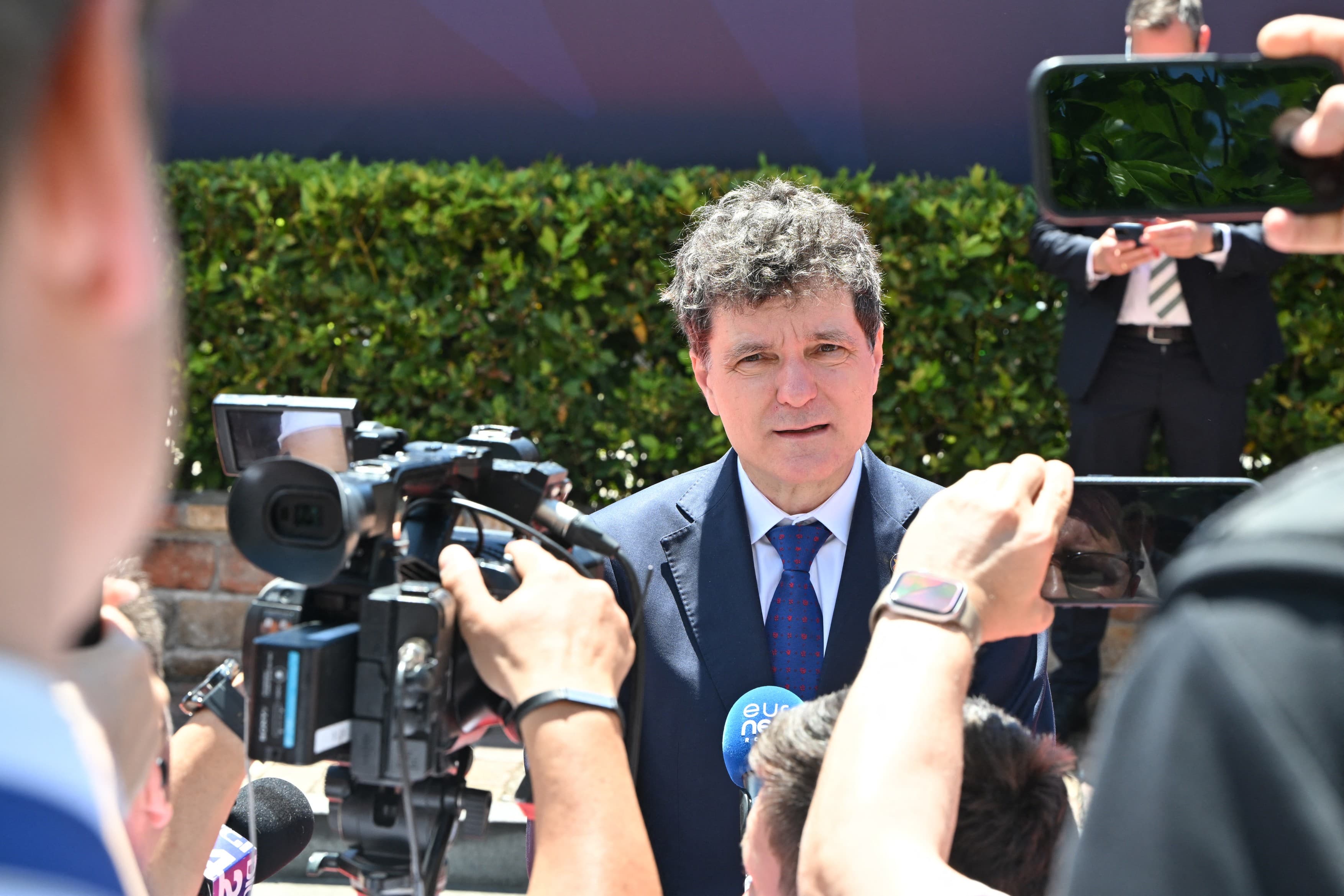Nicușor Dan: Legea salarizării nu înseamnă creșteri pentru toți bugetarii. „S-a înțeles greșit”