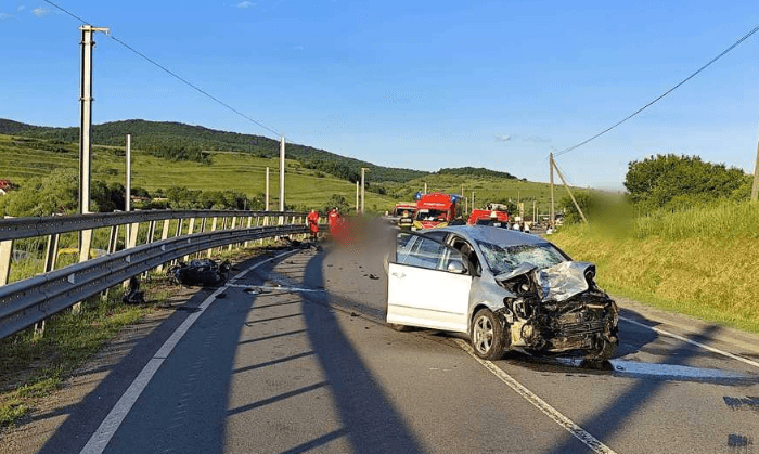 Grav accident rutier pe DN1F, în judeţul Cluj, unde o motocicletă a intrat în coliziune cu un autoturism