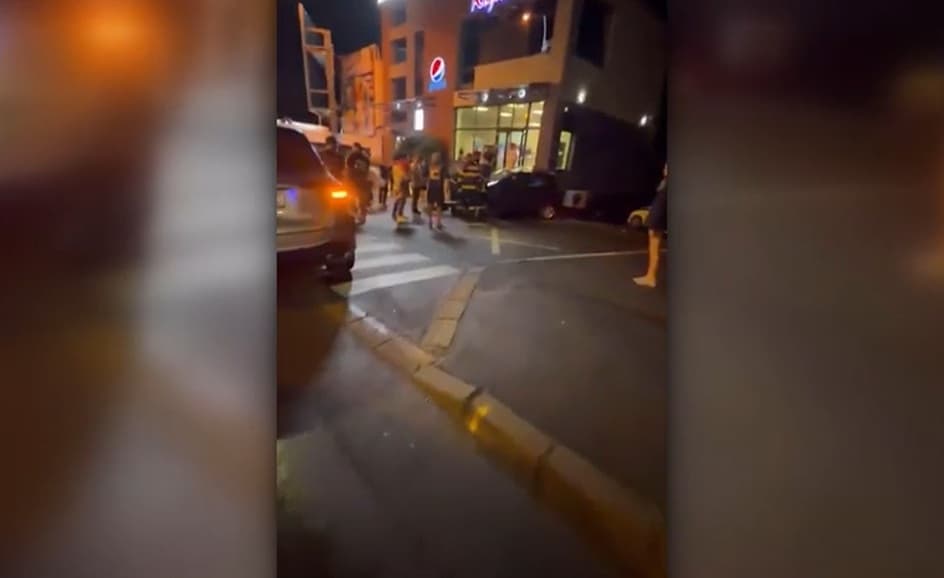 Un șofer din Galați a intrat cu mașina în alte patru autoturisme și a rănit doi oameni. Acum e căutat de polițiști