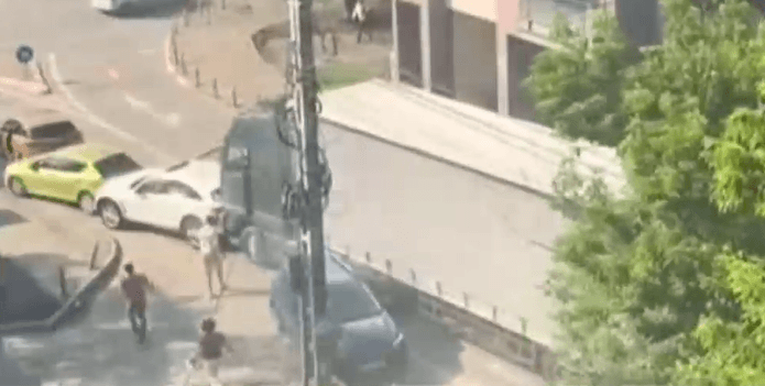 Panică în traficul din Constanța. Un TIR scăpat de sub control a lovit mașinile care i-au ieșit în cale