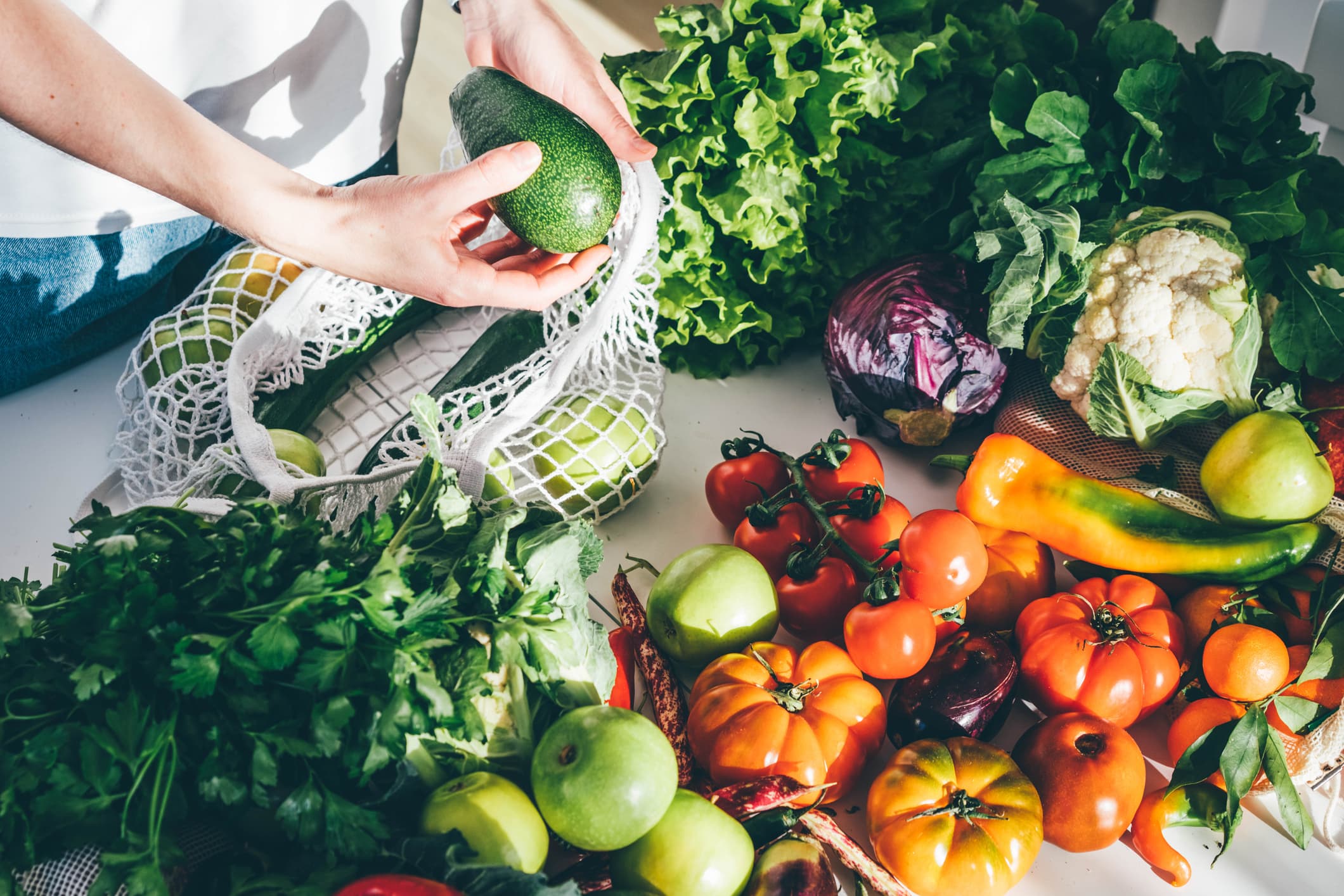 Fructe și legume românești, forțate să crească. Avertismentul specialiștilor: Aspectul comercial nu garantează calitatea și gustul