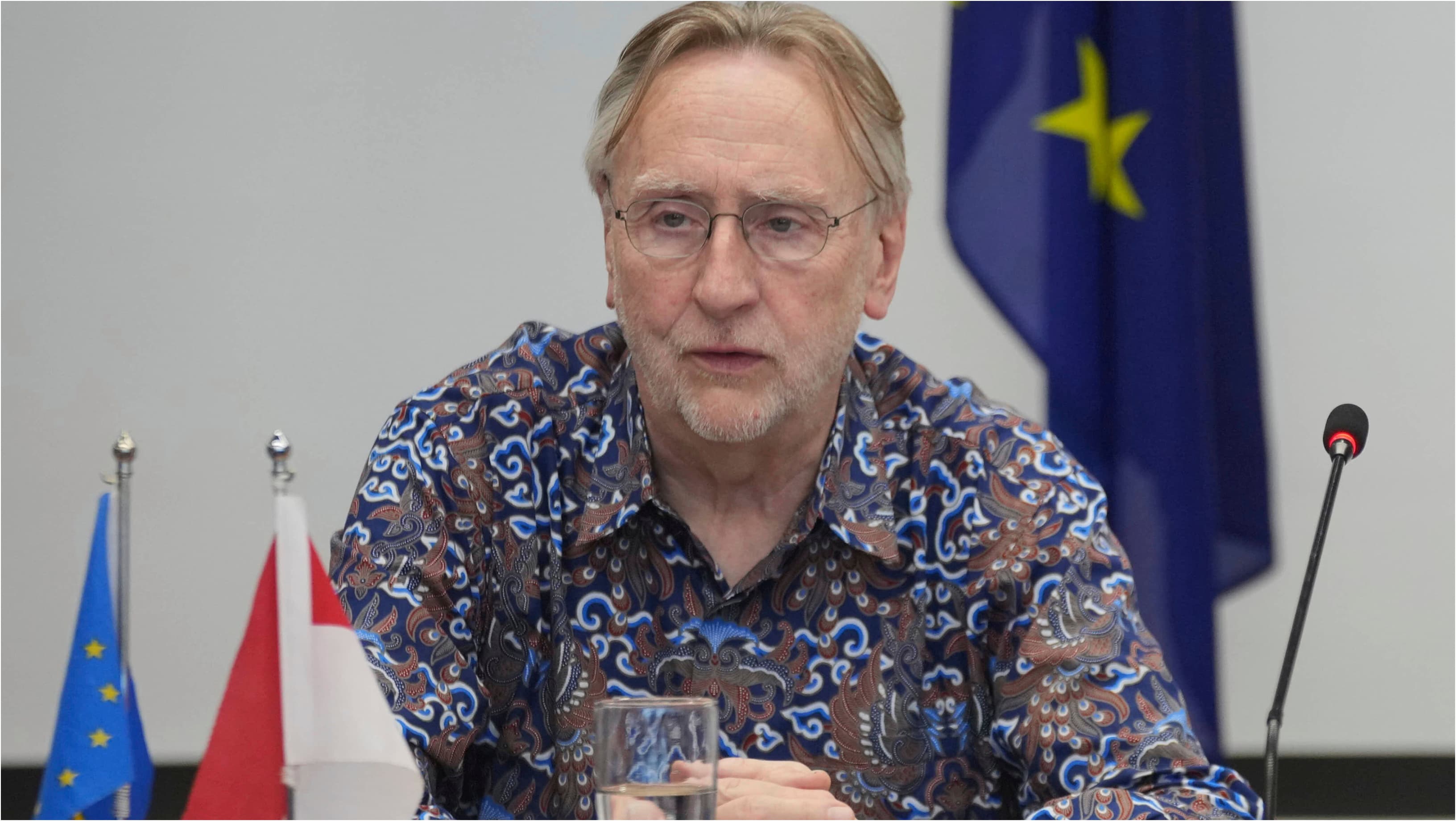 Cum a reușit un teolog devenit europarlamentar să transforme arta negocierii într-un atu neașteptat al UE în fața lui Donald Trump