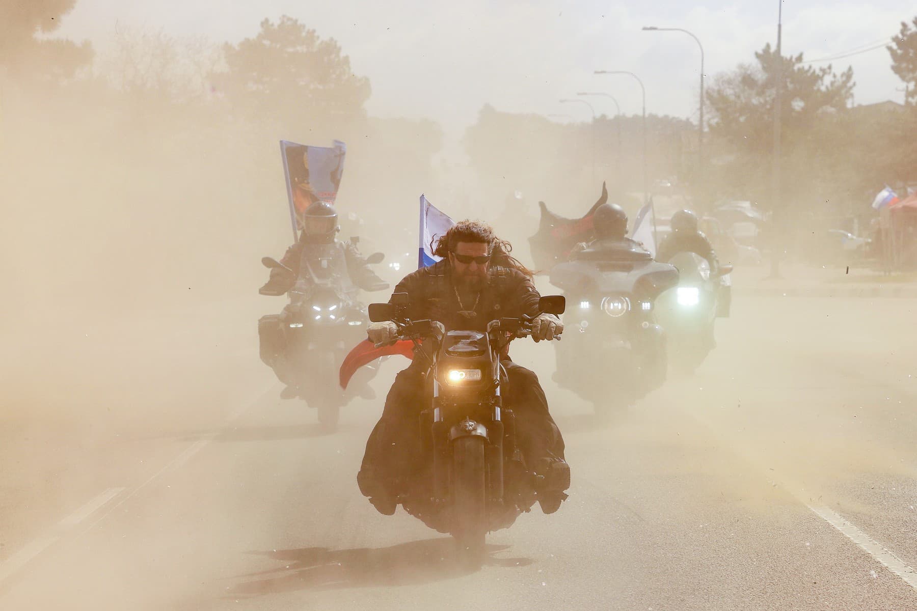 Moscova interzice motocicletele pe timpul nopții în Crimeea ocupată. „Inamicul vă recrutează copiii pentru plimbări nocturne”
