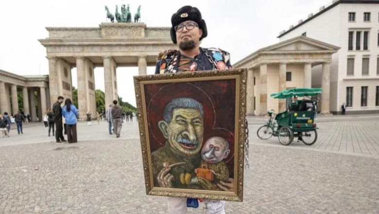 Totul arată că uciderea în Polonia a caricaturistului critic cu Putin este un asasinat politic, acuză premierul Tusk