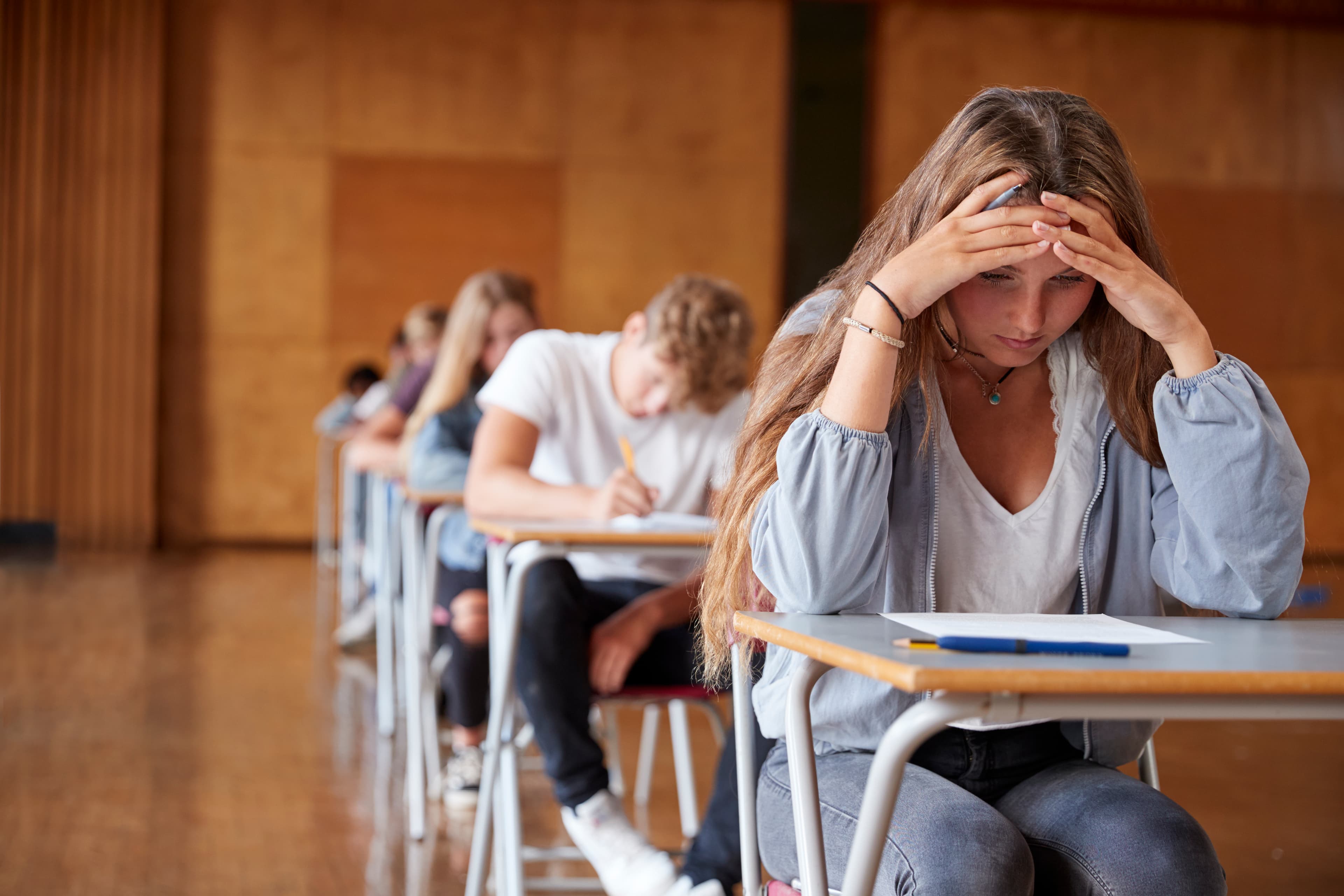 Cum să îți gestionezi emoțiile înainte de examenele naționale. Recomandările psihologilor pentru elevi