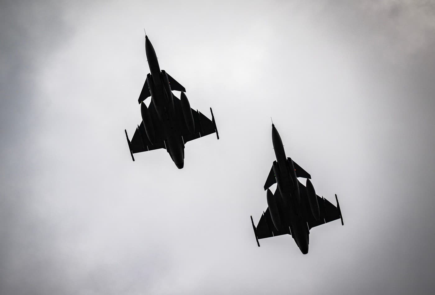 NATO a declanșat cel mai înalt nivel de alertă de apărare aeriană după ce un avion de pasageri israelian a provocat panică